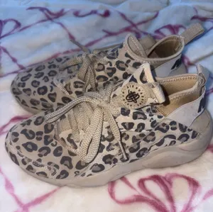 Nike Air Shoes thumbnail 1