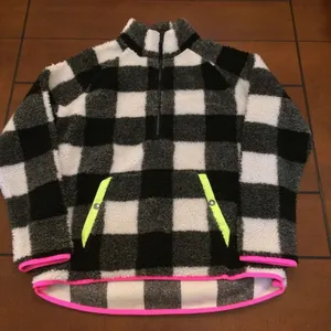 Vineyard Vines Sherpa pullover black white medium thumbnail 1