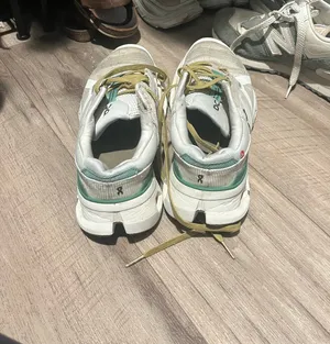 On Cloud Shoes thumbnail 3