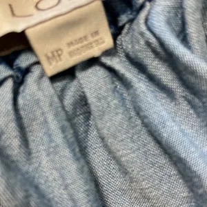 Anne Taylor Loft Petites Chambray Off Shoulder Top Women’s Size M/P thumbnail 7