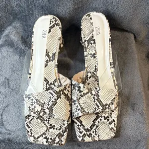 Zara Women's Snakeskin Mules - Black and Cream Sz 41/10.5 thumbnail 9