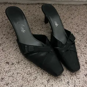 Stylish Black Heels size 7 thumbnail 3