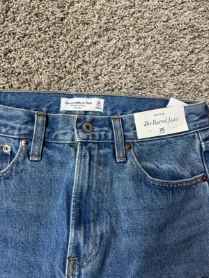 Abercrombie Mid-Rise Barrel Jeans thumbnail 3
