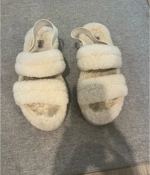 Ugg slippers thumbnail 3
