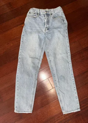 Highwaisted Jeans thumbnail 1