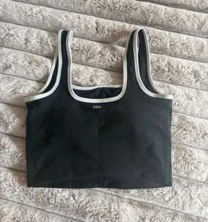 Abercrombie Women’s Black Sports Crop Bra with White Trim thumbnail 5