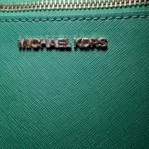 Michael Kors Jet‎ Set Large Saffiano Leather Crossbody Bag in Green thumbnail 10