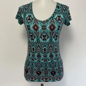 Mudd T-Shirt XS Teal Red Geometric Medallion Scoop Neck Short Sleeve Slim Fit thumbnail 2