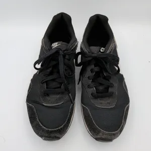 Nike Venture‎ Runner Womens 9.5 Black White Suede Mesh Sneakers CK2948-001 thumbnail 4