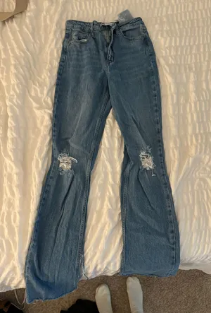 High Waisted Jeans thumbnail 2