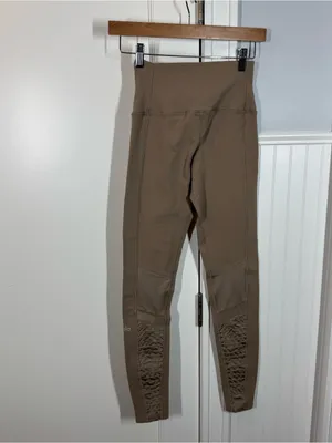 ALO YOGA MOTO LEGGING‎ neutral Gravel taupe size xs thumbnail 6