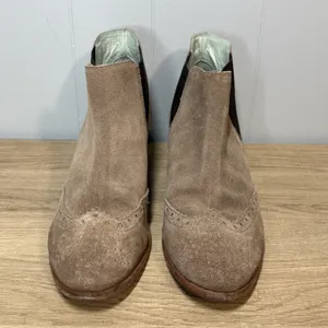 Boden Chelsea Boots Women US 9.5 Eu 41 Suede Leather Brogue Ankle Pull On CapToe thumbnail 2