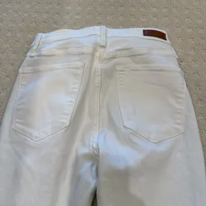 Abercrombie & Fitch Simone High Rise Ankle Jeans White Distressed Hem Size 25 0R thumbnail 7
