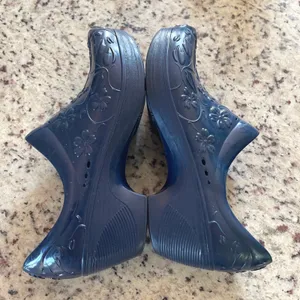 Dansko Professional Clogs Women 40 Navy Blue Floral Embossed Slip Resistant Work thumbnail 4