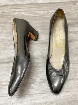 Salvatore Ferragamo Metallic Pewter Leather Pumps 9 AA Vintage thumbnail 1