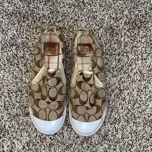 Coach women’s Beale Signature Slip On Loafer Sneaker size 7‎ thumbnail 4