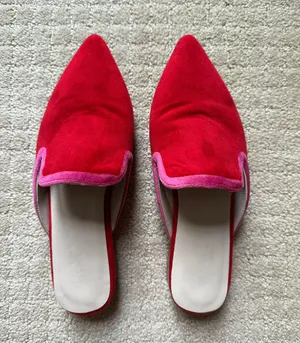 Suede Slip Ons Red Size 5.5 thumbnail 1