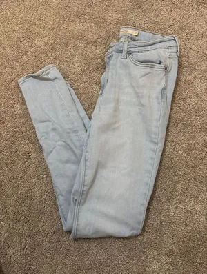 Levi’s 711 Skinny Jeans thumbnail 1