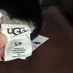 NWT UGG Size Small Black Leather Gloves with Fur Trim thumbnail 3