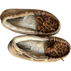 Womens Buckle Minnetonka Leopard Sally Moccasin Leather Slippers - Sz 7 thumbnail 2
