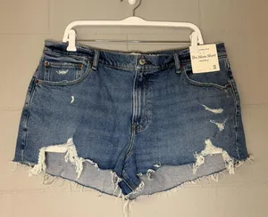 NWT Abercrombie & Fitch The Mom Short Mid Rise Distressed Women’s Size 16/33 thumbnail 1