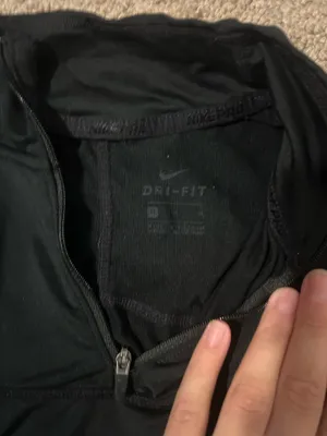 Nike Black dry fit Pullover thumbnail 3