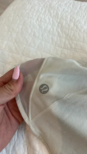 Lululemon Hotty Hot 2.5" Shorts thumbnail 3