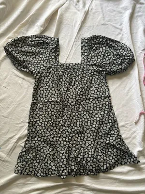 Billabong Black White Ditsy Floral Puff Sleeve Mini Dress Size Small thumbnail 2