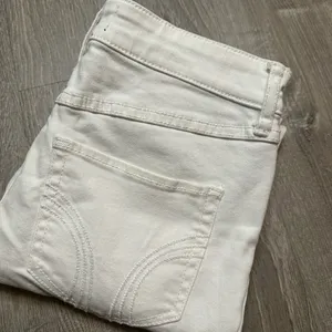 •Hollister• White High Rise Skinny Jeans thumbnail 8