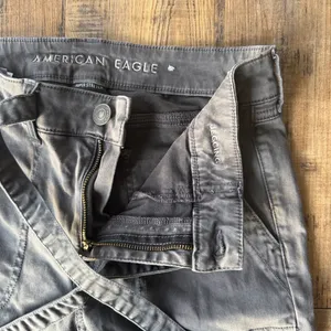 American Eagle Women’s Grey Low-Rise Cargo Jeggings Stretch Sz 8 Short thumbnail 6
