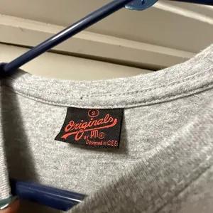 Gray Graphic T-Shirt with Madrid Design. Size Small thumbnail 3