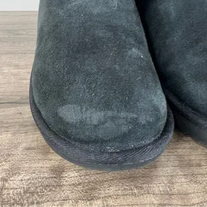 Ugg Youth Women’s Black Mini Boot Size 6 or Women's Size 8 SKU#24325 thumbnail 3