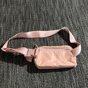 Amazon Everywhere Belt Bag Crossbody Fanny Pack Pink NWOT thumbnail 2