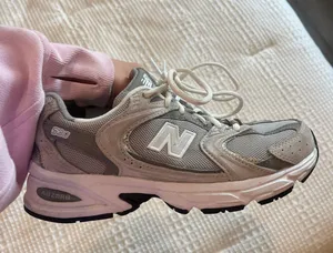 Sneakers thumbnail 1