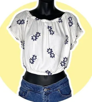ASTR‎ The Label Women's Embroidered Floral Crop Top White Navy Size Medium thumbnail 1