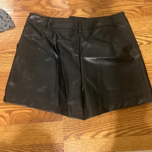 Black Leather Shorts Shein thumbnail 2