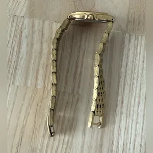 Seiko Vintage Ladies Watch Black Dial Gold-Tone Bracelet New Battery thumbnail 6