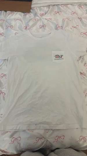 White vineyard vines T-shirt with designs thumbnail 3