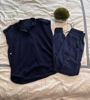 XS Navy Figs & Grey’s Anatomy Scrub Set thumbnail 1