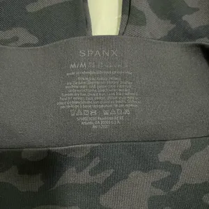 SPANX Look At Me Now Seamless Black Camouflage Leggings Sz M thumbnail 9