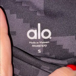 ALO Yoga Airbrush Cropped Houndstooth Leggings Black Gray Size S thumbnail 5