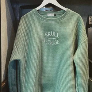 Skull House Designs Quilted Crew Size M thumbnail 1