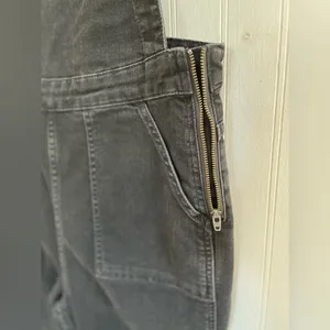 MADEWELL Skinny Overalls in Lunar Wash Black Denim Raw Hem Size L thumbnail 9