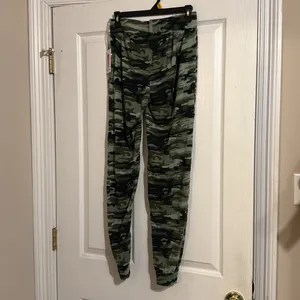 Camouflage cozy pants thumbnail 2