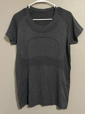 Lululemon Swiftly Tech Gray Crewneck Short Sleeve Athletic Shirt Women’s Size 12 thumbnail 3