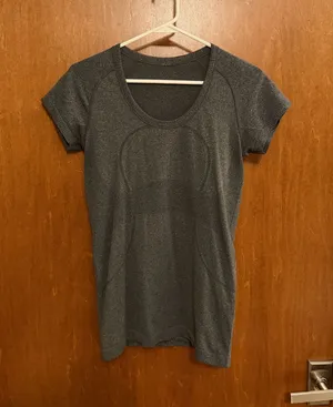 Lululemon Short Sleeve thumbnail 1