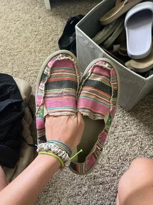 Sanuk s thumbnail 3