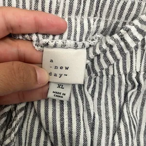 A new day cropped pants, size XL inseam 26” thumbnail 4