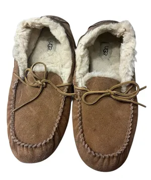 UGG Women’s Dakota Slipper Chestnut Moccasin 10 Indoor Outdoor Shoes 1003390 thumbnail 1