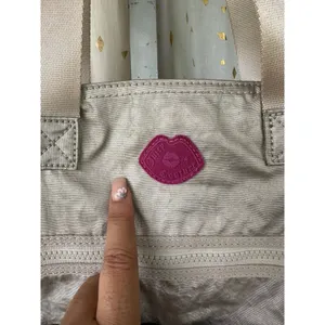 Juicy Couture Metallic 8 Compartment Medium Tote Shoulder Bag With Charm thumbnail 11